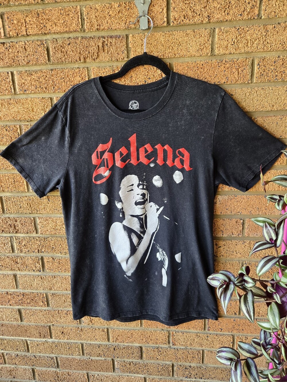 🌹 Official Selena Graphic Tee – Mineral Wash Band Tee (Size M)